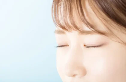 目周辺がピクピクする